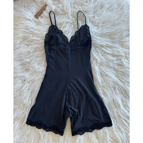 Skims Fits Everybody Lace Triangle Onesie Onyx Size Small - Picture 8 of 11
